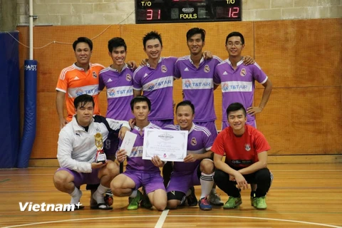 Đội vô địch giải bóng đá trong nhà tại Lễ hội thể thao du học sinh Việt Nam ở Australia 2016. (Ảnh: Sơn Hà/Vietnam+)
