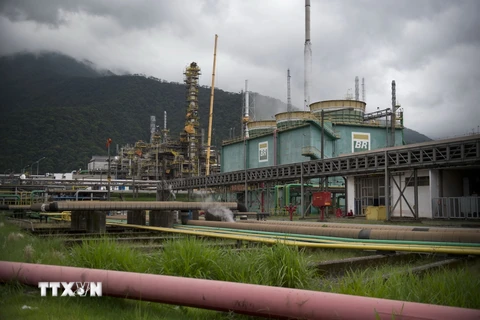 Một nhà máy lọc dầu của Tập đoàn Petrobras ở Cubatao, Brazil. (Nguồn: AFP/TTXVN)