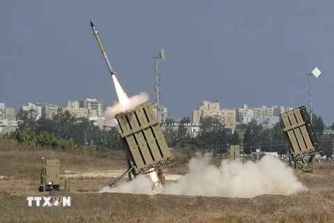 Hệ thống lá chắn tên lửa Vòm Sắt của Israel được triển khai gần Ashdod, miền nam Israel, giáp giới với Dải Gaza. (Nguồn: THX/TTXVN)