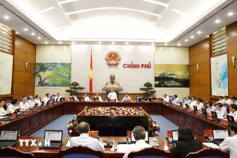 Thủ tướng Nguyễn Xuân Phúc chủ trì Phiên họp Chính phủ thường kỳ tháng 5. (Ảnh: Thống Nhất/TTXVN)