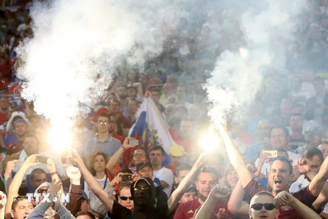 Các cổ động viên Nga trong trận đấu gặp đội Anh vòng chung kết EURO 2016 tại Marseille, Pháp, ngày 11/6. (Nguồn: EPA/TTXVN)