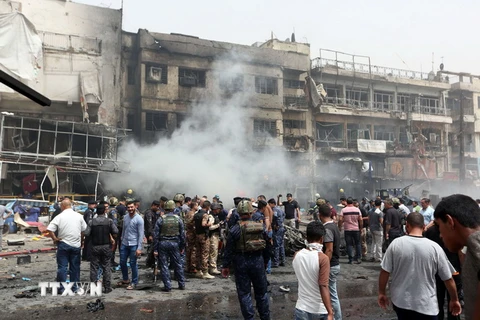 Hiện trường một vụ đánh bom đẫm máu ở thủ đô Baghdad. (Nguồn: AFP/TTXVN) 