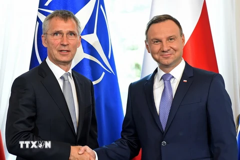 Tổng thống Ba Lan Andrzej Duda và Tổng thư ký NATO Jens Stoltenberg. (Nguồn: EPA/TTXVN))