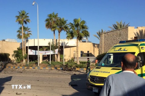 Hiện trường sau một vụ đánh bom liều chết tại thị trấn El-Arishm Bắc Sinai. (Nguồn: AFP/TTXVN)