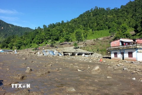 Hiện trường một vụ lở đất làm 60 người chết ở huyện Kaski, miền tây Nepal đêm 29/7/2015. Ảnh minh họa. (Nguồn: AFP/TTXVN)