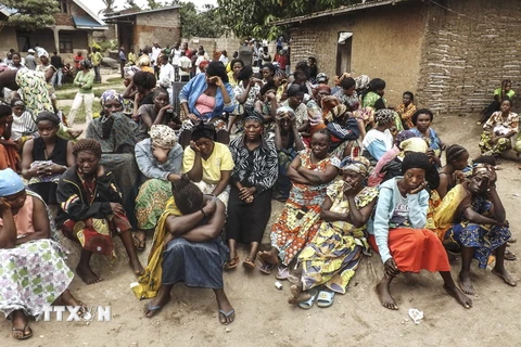 Người thân của các nạn nhân tập trung biểu tình phản đối tội ác của phiến quân Uganda tại Mbutaba năm 2015/ (Nguồn: AFP/TTXVN)
