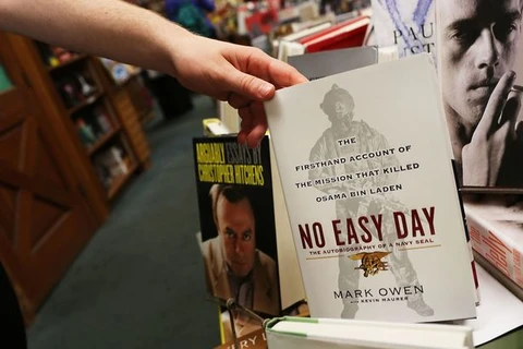 Cuốn sách "No Easy Day" mô tả chi tiết việc tiêu diệt trùm khủng bố Osama bin Laden. (Nguồn: Getty)