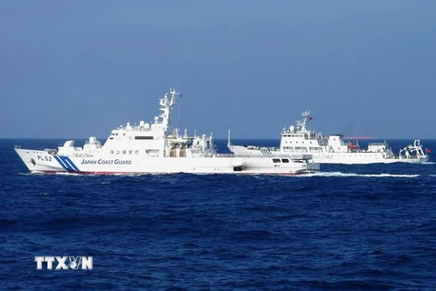 Tàu hải giám của Trung Quốc đi vào vùng biển xung quanh quần đảo Senkaku ngày 4/2/2013. (Nguồn: AFP/TTXVN)