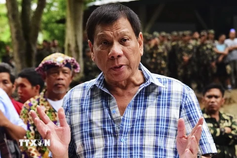 Tổng thống Philippines Rodrigo Duterte phát biểu trong cuộc họp báo ở Asuncion ngày 29/7. (Nguồn: EPA/TTXVN)