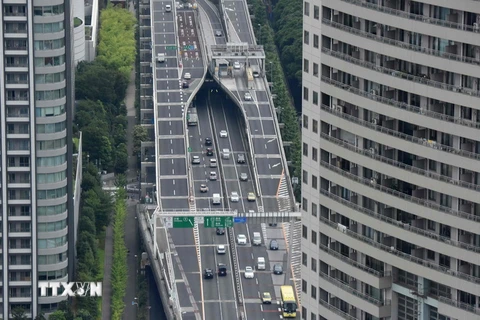 Một tuyến đường cao tốc ở thành phố Tokyo được nhìn từ trên cao. (Nguồn: AFP/TTXVN)