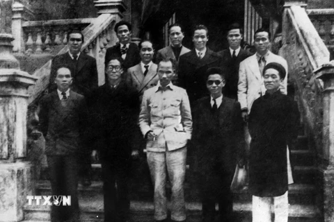  Chính phủ lâm thời Việt Nam Dân chủ Cộng hoà ra mắt sau khi Cách mạng Tháng Tám thành công. (Nguồn: TTXVN)