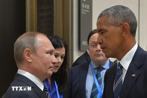Tổng thống Mỹ Barack Obama (phải) và người đồng cấp Nga Vladimir Putin. (Nguồn: AFP/TTXVN)
