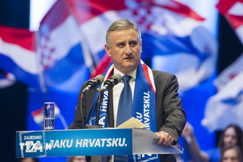 Lãnh đạo Liên minh Dân chủ Croatia (HDZ) Tomislav Karamarko phát biểu tại một chiến dịch vận động tranh cử ở thủ đô Zagreb tháng 11.2015. (Nguồn: THX/TTXVN)