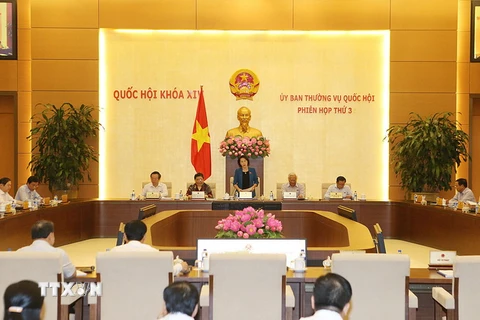 Chủ tịch Quốc hội Nguyễn Thị Kim Ngân chủ trì Phiên họp thứ 3 của Ủy ban Thường vụ Quốc hội khóa XIV. (Ảnh: Trọng Đức/TTXVN)