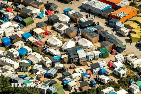 Lều tạm của người di cư tại Calais, Pháp ngày 16/8. (Nguồn: AFP/TTXVN)