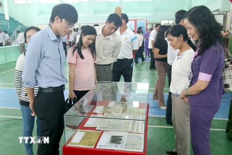 Triển lãm bản đồ và trưng bày tư liệu “Hoàng Sa, Trường Sa của Việt Nam- Những bằng chứng lịch sử và pháp lý” tại Bình Thuận. Ảnh minh họa. (Nguồn: TTXVN)