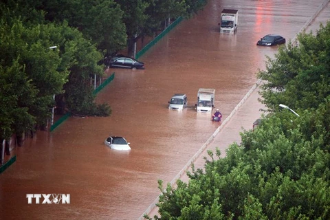 Cảnh ngập lụt do mưa bão tại thành phố Tuyền Châu, tỉnh Phúc Kiến ngày 15/9. (Nguồn: THX/TTXV)