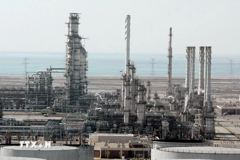 Toàn cảnh nhà máy sản xuất dầu mỏ Ras Tannura ở tỉnh Dammam, phía đông Saudi Arabia. (Nguồn: AFP/TTXVN)