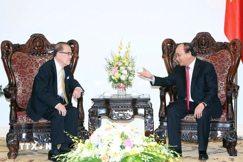 Thủ tướng Nguyễn Xuân Phúc tiếp Cựu Chủ tịch Thượng viện Malaysia Tan Sri Dato Michael Chen Wing Sum. (Ảnh: Thống Nhất/TTXVN)