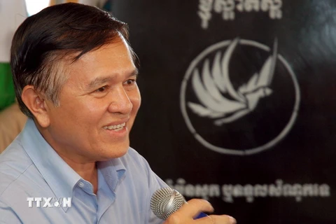 Ông Kem Sokha khi đảm nhiệm vị trí Giám đốc Trung tâm nhân quyền Campuchia tháng9/2006. (Nguồn: EPA/TTXVN)