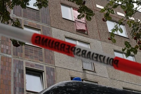 Cảnh sát Đức phong tỏa tòa nhà mà nghi can Jaber al-Bakr lẩn trốn tại thành phố Leipzig. (Nguồn: BBC)