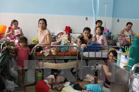 Tình trạng quá tải bệnh nhi tại Bệnh viện Nhi Đồng 1, Thành phố Hồ Chí Minh. (Ảnh: Phương Vy/TTXVN)