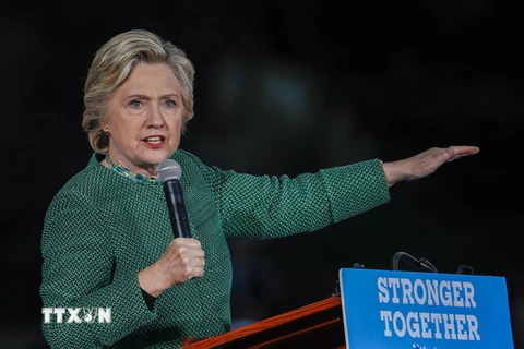 Bà Hillary Clinton trong chiến dịch vận động tranh cử ở Charlotte, Bắc Carolina ngày 23/10. (Nguồn: EPA/TTXVN)