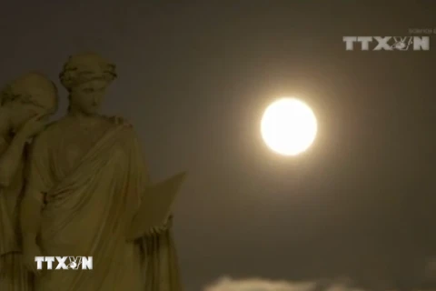[Video] Ngắm hiện tượng siêu trăng lớn nhất thế kỷ tại Việt Nam