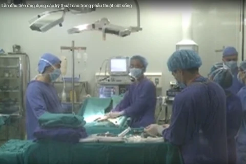 [Video] Việt Nam ứng dụng các kỹ thuật cao trong phẫu thuật cột sống