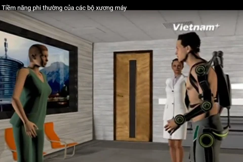 [Videographics] Kỳ diệu xương máy giúp người bị liệt cử động, đi lại