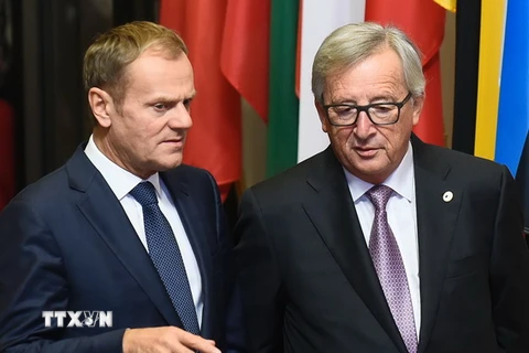 Chủ tịch Hội đồng châu Âu Donald Tusk (trái) và Chủ tịch Ủy ban châu Âu Jean-Claude Juncker. (Nguồn: AFP/TTXVN)
