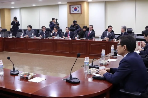 [Video] Hàn Quốc: Đảng cầm quyền Saenuri chính thức chia tách 