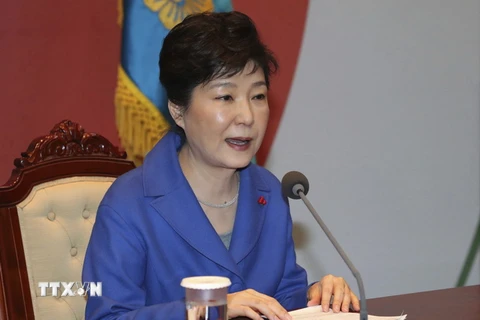Tổng thống Park Geun-hye tại phiên họp nội các khẩn ở thủ đô Seoul ngày 9/12. (Nguồn: AP/TTXVN)