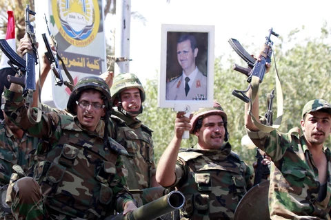 Một đơn vị quân đội chính phủ Syria ăn mừng chiến thắng. (Ảnh: ideastream.org)