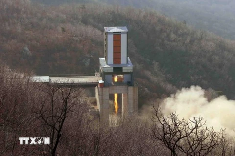 Tên lửa đạn đạo liên lục địa được Triều Tiên phóng thử tại Trung tâm vũ trụ Sohae ở huyện Cholsan, tỉnh Bắc Pyongan. (Nguồn: Reuters/TTXVN)