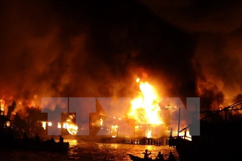 [Video] Vụ cháy lớn thiêu rụi hàng chục căn nhà ở Khánh Hòa