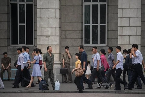 Người dân Triều Tiên trên một con phố ở Bình Nhưỡng. (Nguồn: QQ)