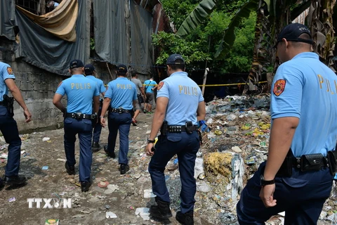 Cảnh sát Philippines trong chiến dịch chống tội phạm ma túy tại Manila ngày 3/7/2016. (Nguồn: AFP/TTXVN)