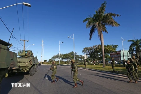 Quân đội được điều động tới để thắt chặt an ninh tại Victoria, thủ phủ bang Espirito Santo ngày 9/2. (Nguồn: THX/TTXVN)