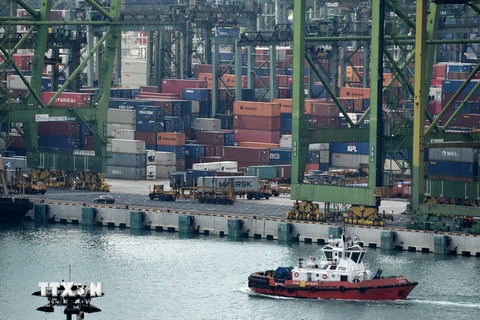 Một cảng hàng hóa ở Singapore. (Nguồn: AFP/TTXVN)