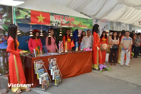 Gian hàng Việt Nam tại lễ hội. (Ảnh: Chanh Đa/Vietnam+)