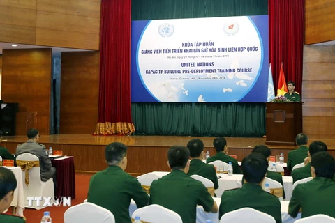 Một khóa tập huấn Giảng viên Gìn giữ hòa bình Liên hợp quốc tại Việt Nam. (Ảnh: An Đăng/TTXVN)