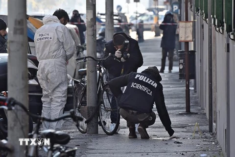 Cảnh sát Italy làm nhiệm vụ tại hiện trường vụ nổ ở thành phố Florence. Ảnh minh họa. (Nguồn: EPA/TTXVN)
