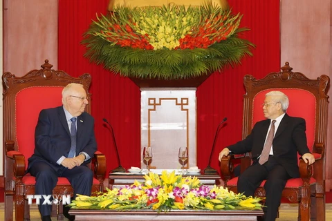 Tổng Bí thư Nguyễn Phú Trọng hội kiến với Tổng thống Israel Reuven Ruvi Rivlin đang thăm cấp Nhà nước Việt Nam. (Ảnh: Trí Dũng/TTXVN)