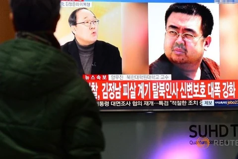 TV phát sóng tin tức về vụ ám sát Kim Jong-nam, anh trai cùng cha khác mẹ của nhà lãnh đạo Triều Tiên Kim Jong-un. (Nguồn: Reuters)