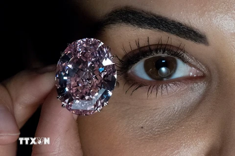 [Video] Chiêm ngưỡng tuyệt tác kim cương Pink Star hơn 70 triệu USD