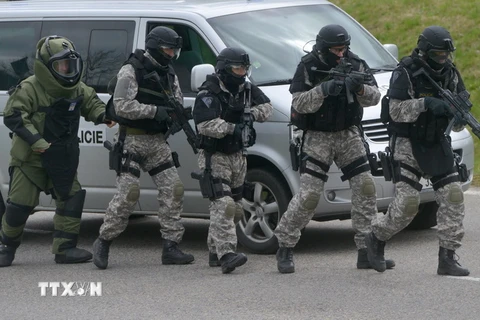 Cảnh sát Séc trong cuộc diễn tập ở Tyn nad Vltavou ngày 11/4. (Nguồn: AFP/TTXVN)