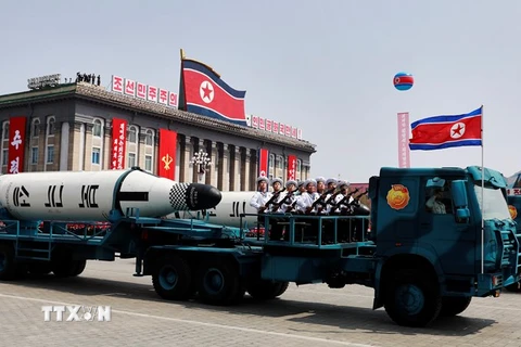 Một loại tên lửa được Triều Tiên trưng bày tại lễ diễu binh kỷ niệm 105 năm ngày sinh cố Chủ tịch Kim Nhật Thành ở Bình Nhưỡng ngày 15/4. (Nguồn: EPA/TTXVN)