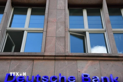 Logo Ngân hàng Deutsche tại Berlin, Đức. (Nguồn: AFP/TTXVN)