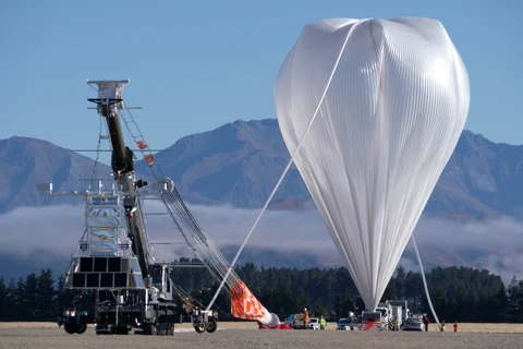 Khinh khí cầu siêu áp suất của NASA được bơm hơi để sẵn sàng bay lên từ sân bay Wanaka, New Zealand ngày 26/4. (Nguồn: NASA)